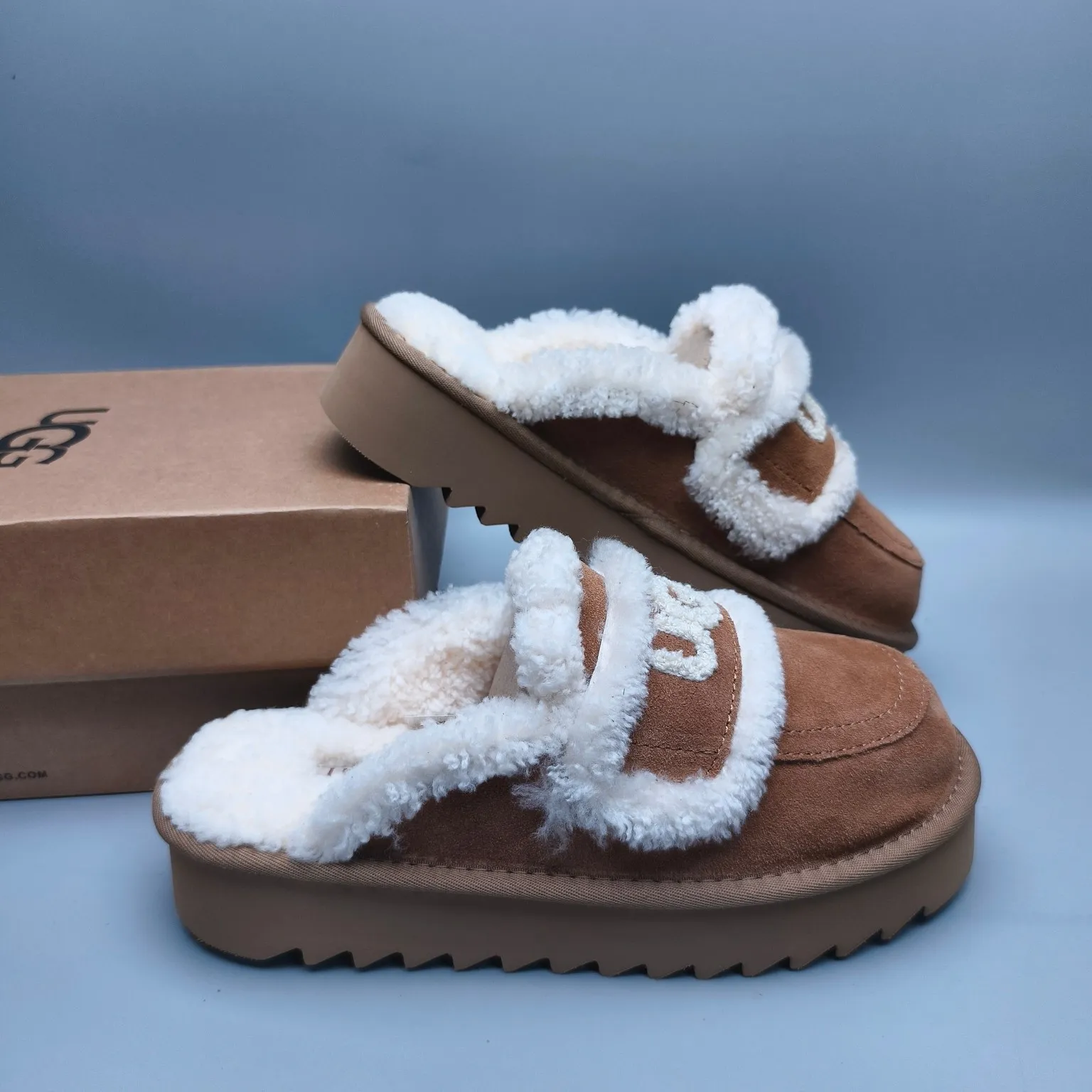 💰480 UGG sheepskin all-in-one snow boots 1208 Thick-soled curly fur casual fur flip flops with large logo Color: maroon sand antelope brown black chocolate Code number: 35-40 yards